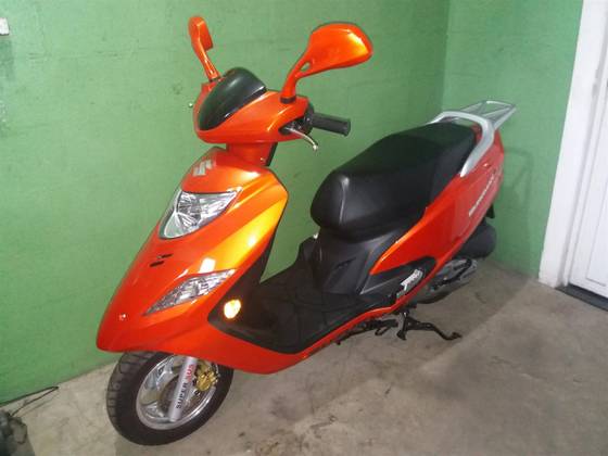 SUZUKI BURGMAN i SUZUKI BURGMAN i